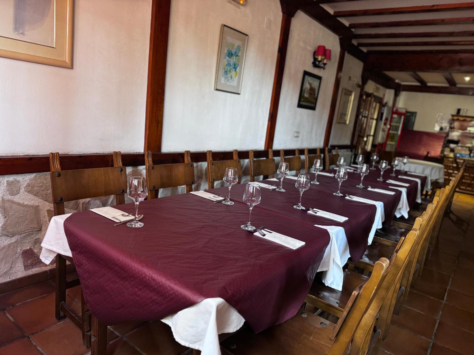 Hotel Restaurante Rio Cuervo Vega del Cadorno Exterior photo