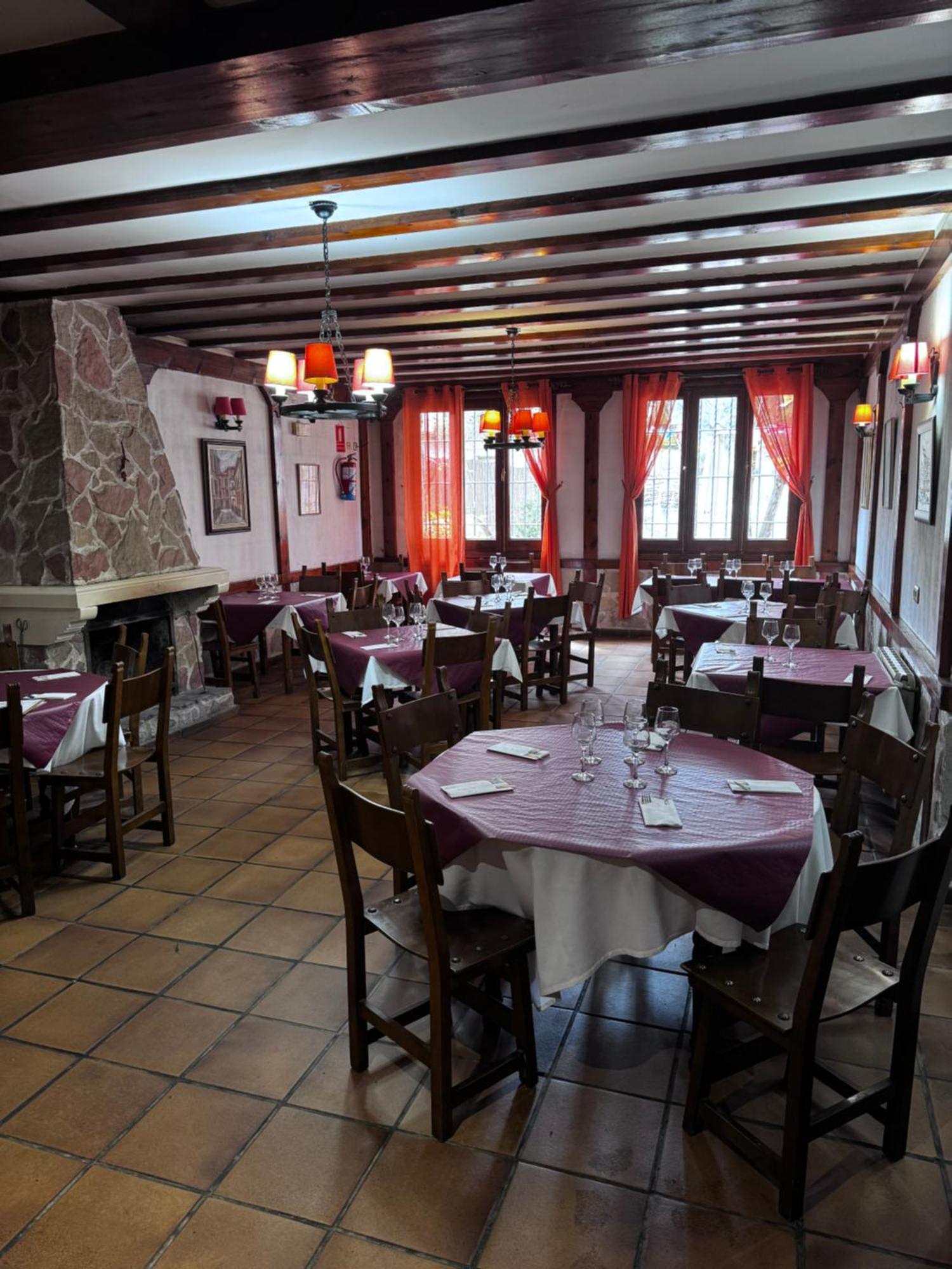 Hotel Restaurante Rio Cuervo Vega del Cadorno Exterior photo